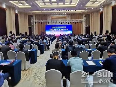 祁俊會長出席全國工程機(jī)械與車輛技術(shù)質(zhì)量信息交流會暨質(zhì)量工作委員會年會，推動行業(yè)高質(zhì)量發(fā)展